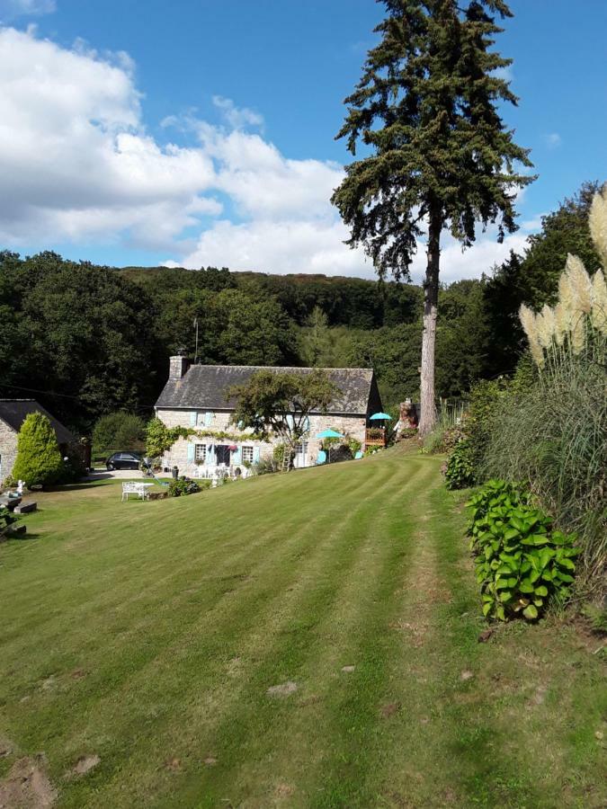 Moulin De La Civiere Bed and Breakfast Kergrist-Moelou Exteriör bild