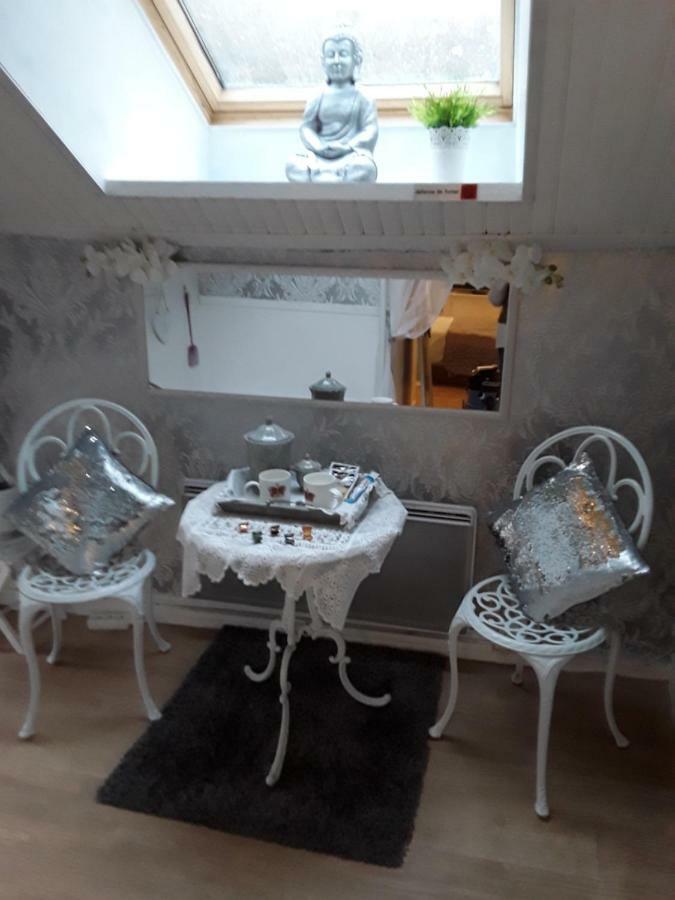 Moulin De La Civiere Bed and Breakfast Kergrist-Moelou Exteriör bild